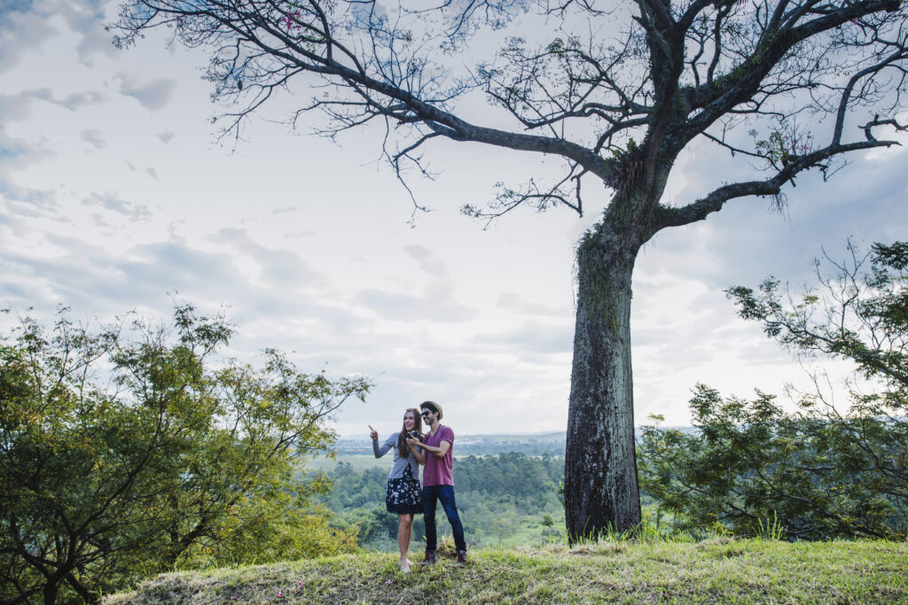 couple front tree hill